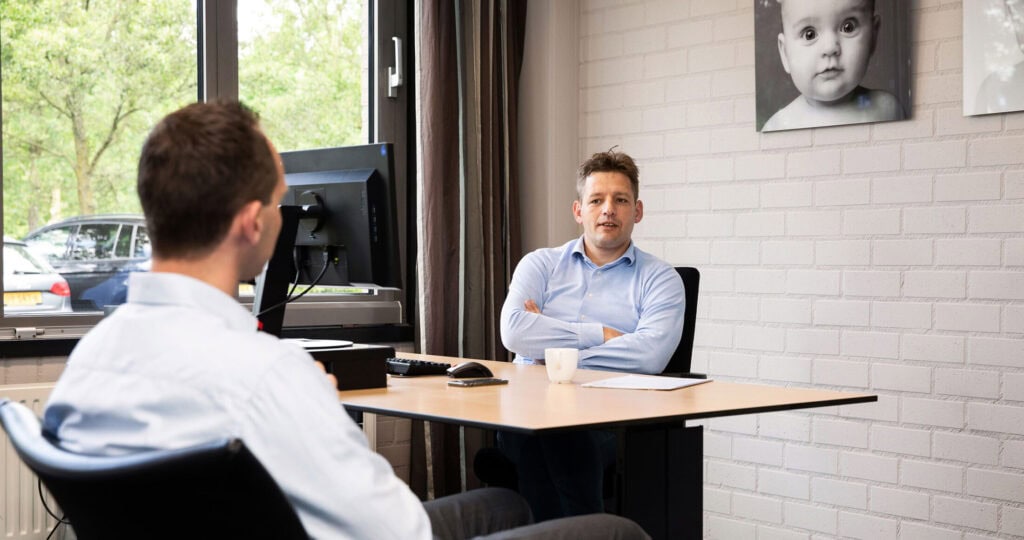Robert en Thijs zitten aan tafel, wil jij ook goed bedrijfsadvies?